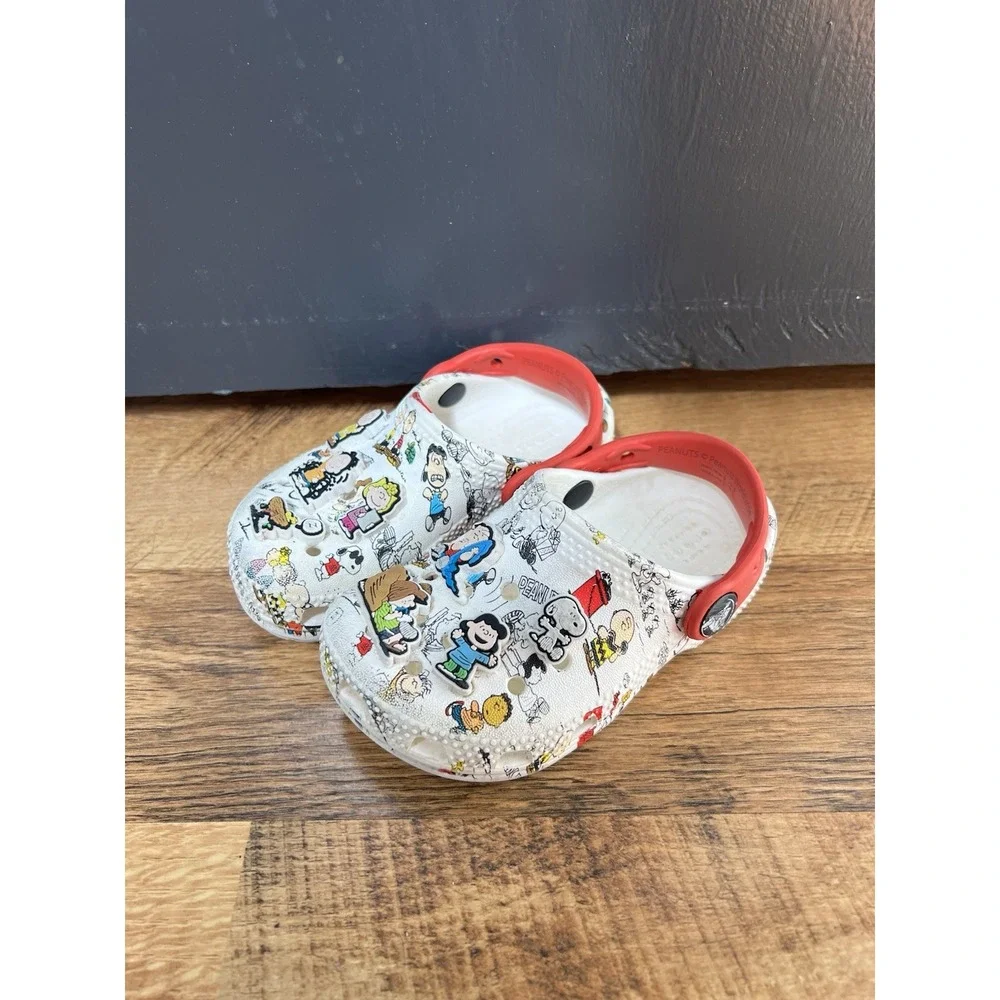 Crocs Peanuts Charlie Brown Snoopy Mules Sandals Unisex Child Sz 7